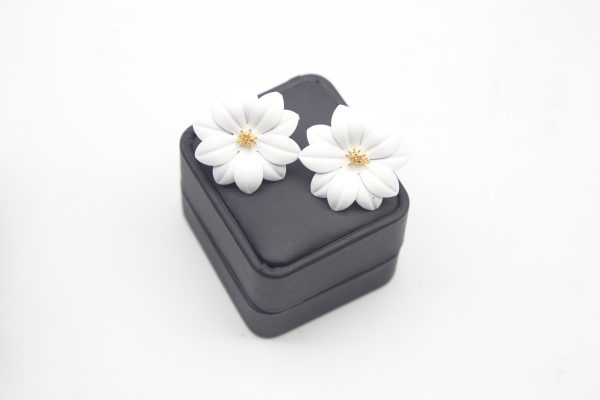 Petal Pop Studs ( White)