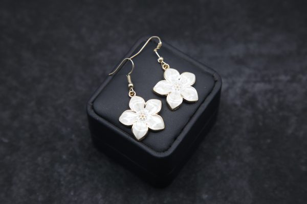 Daisy Drop (White )